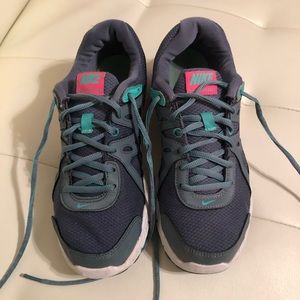 Nike women’s gray size 8 sneakers.